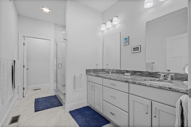 6 Chickadee Way 23, Upton, MA 01568