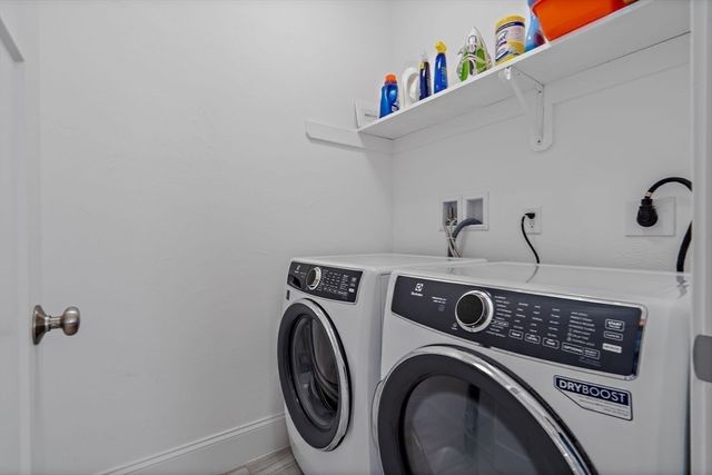 6 Chickadee Way 23, Upton, MA 01568