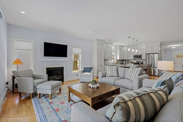 6 Chickadee Way 23, Upton, MA 01568