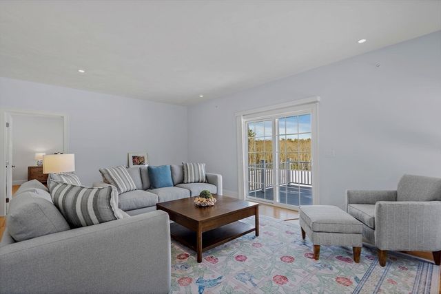 6 Chickadee Way 23, Upton, MA 01568