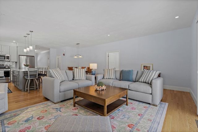 6 Chickadee Way 23, Upton, MA 01568