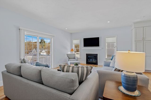 6 Chickadee Way 23, Upton, MA 01568