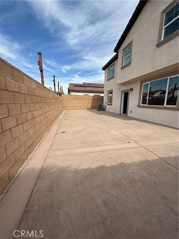 7398 N Maple, Fontana, CA 92336