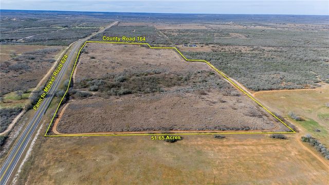 124 County Road 164, George West, TX 78022