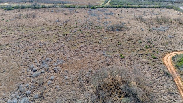 124 County Road 164, George West, TX 78022