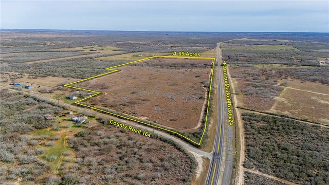 124 County Road 164, George West, TX 78022