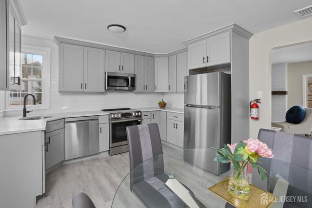 83 Mountain Boulevard, Somerset County, NJ 07069