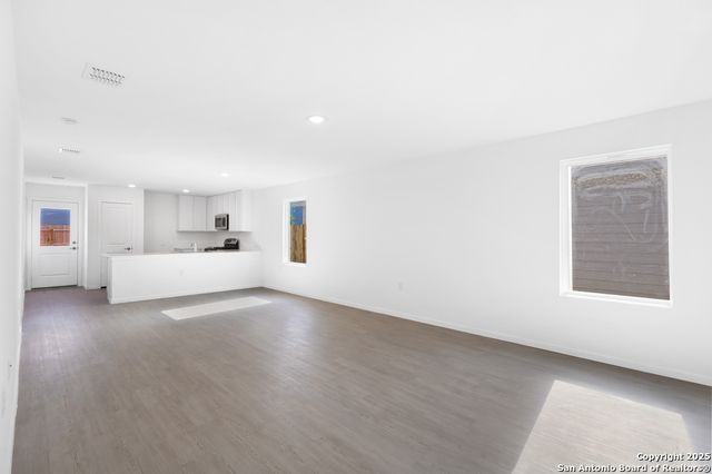 1355 Neria Loop, San Antonio, TX 78224