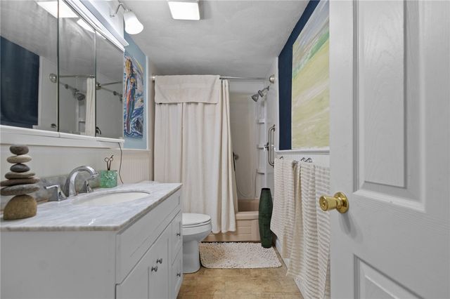 72 West Shore Road 104, Warwick, RI 02889