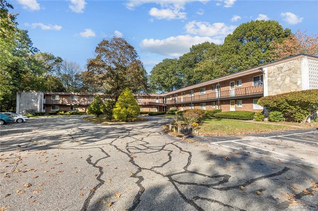 72 West Shore Road 104, Warwick, RI 02889