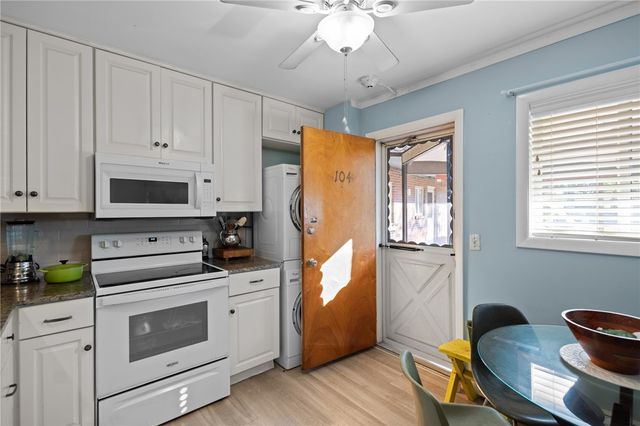 72 West Shore Road 104, Warwick, RI 02889