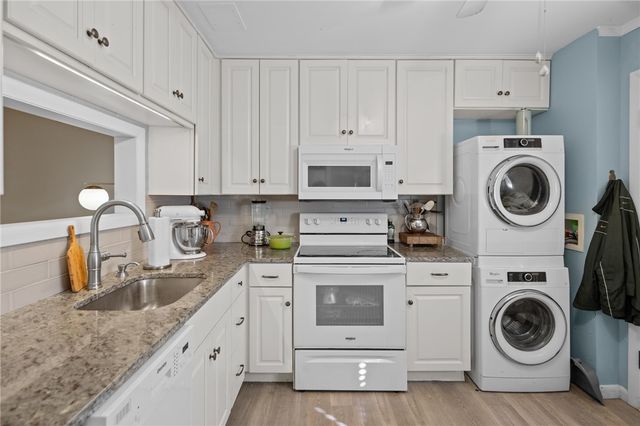 72 West Shore Road 104, Warwick, RI 02889