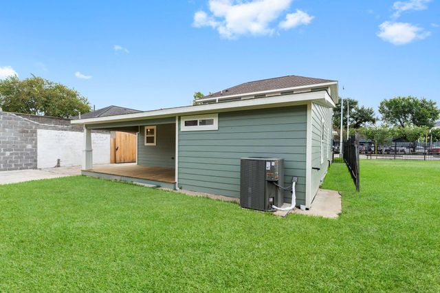 1507 N Durham Drive, Houston, TX 77008