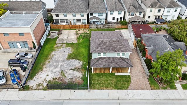 1507 N Durham Drive, Houston, TX 77008