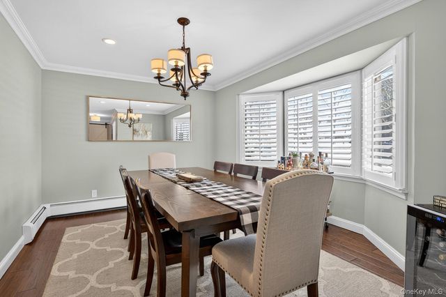 18 Melrose Lane, Commack, NY 11725