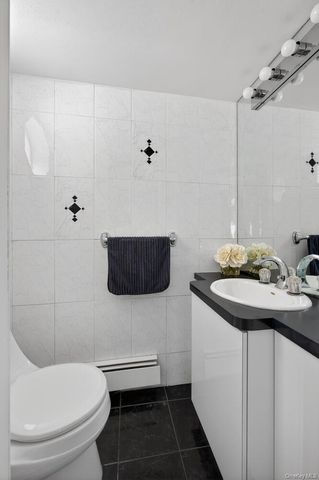 18 Melrose Lane, Commack, NY 11725