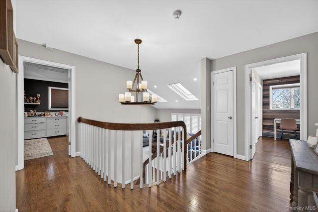 18 Melrose Lane, Commack, NY 11725