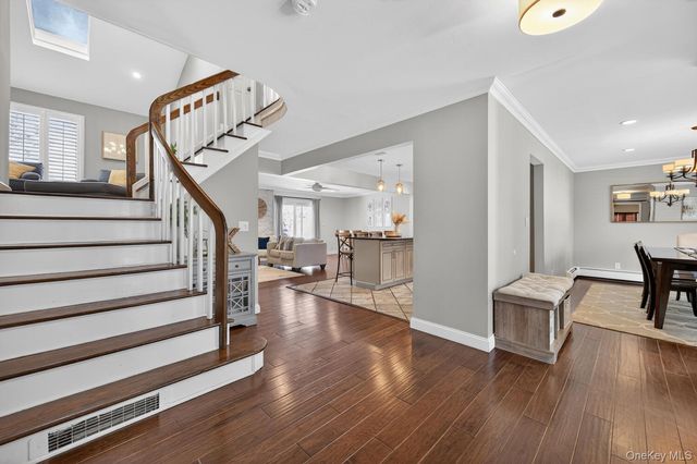 18 Melrose Lane, Commack, NY 11725