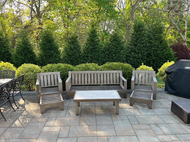 18 Melrose Lane, Commack, NY 11725