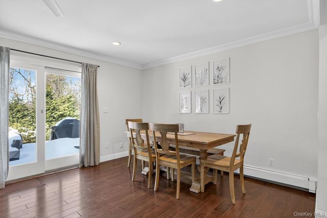 18 Melrose Lane, Commack, NY 11725