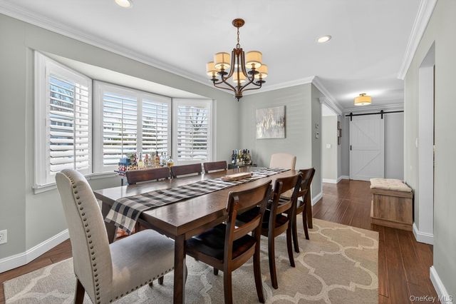 18 Melrose Lane, Commack, NY 11725