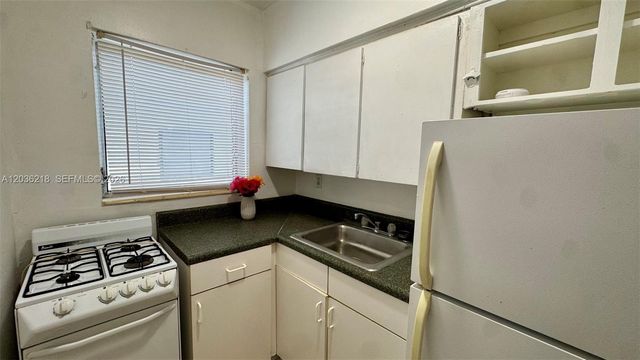 7717 Byron Avenue 12, Miami Beach, FL 33141