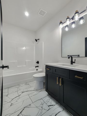 611 North Acacia Avenue, Clever, MO 65631