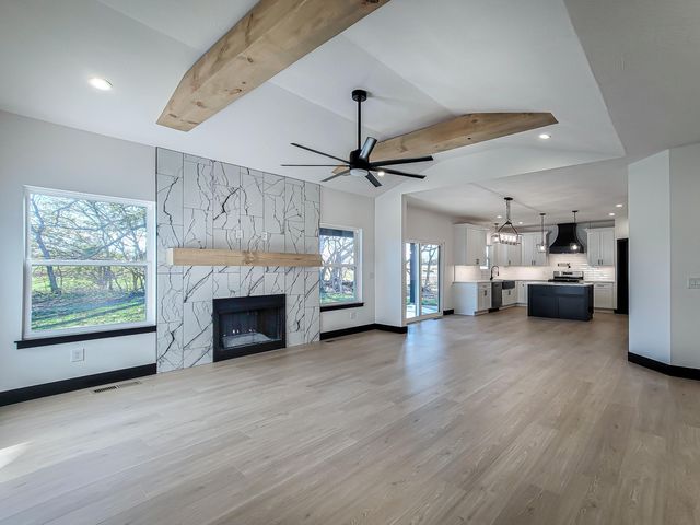 611 North Acacia Avenue, Clever, MO 65631