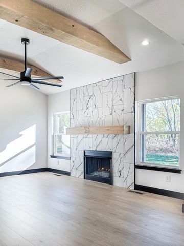 611 North Acacia Avenue, Clever, MO 65631