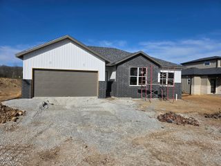 611 North Acacia Avenue, Clever, MO 65631
