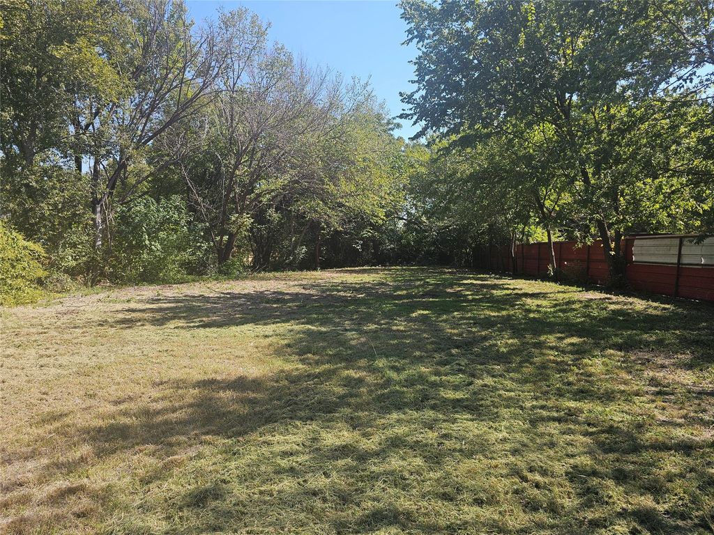 105 Huling B, Azle, TX 76020