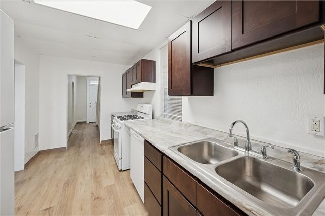 2012 Dellrose St, Carrick, PA 15210