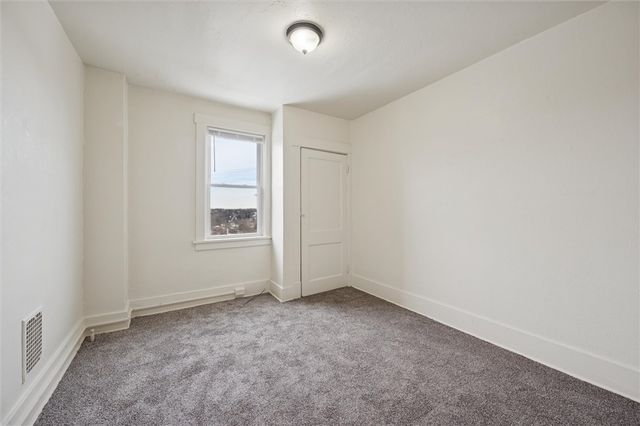 2012 Dellrose St, Carrick, PA 15210