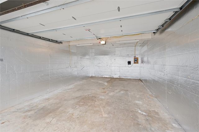 2012 Dellrose St, Carrick, PA 15210