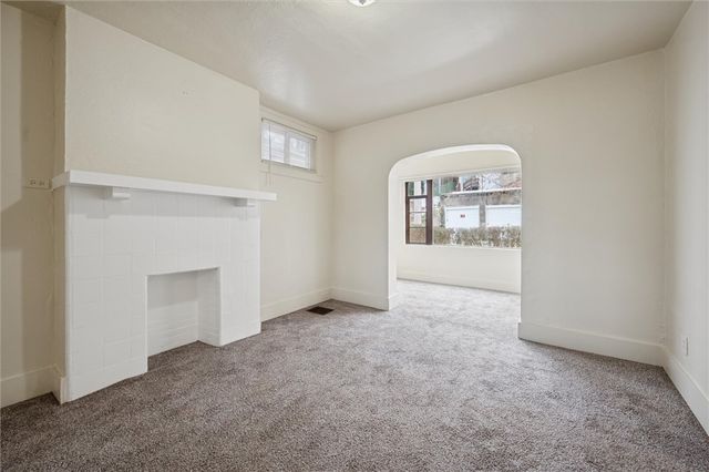 2012 Dellrose St, Carrick, PA 15210