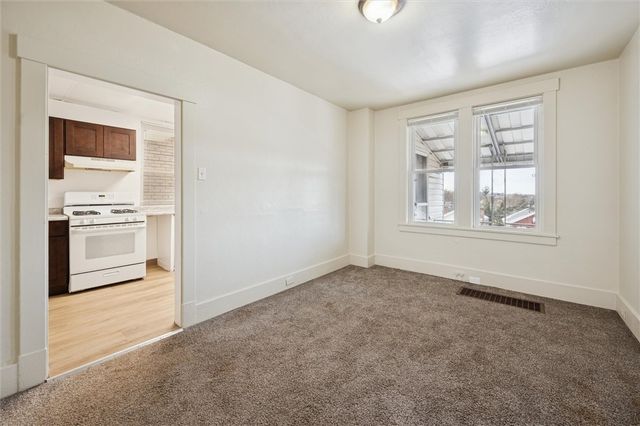 2012 Dellrose St, Carrick, PA 15210