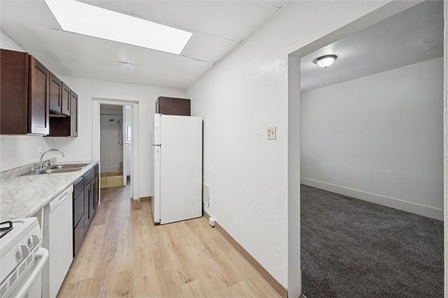 2012 Dellrose St, Carrick, PA 15210