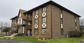 10561 Palos Place 1D, Palos Hills, IL 60465