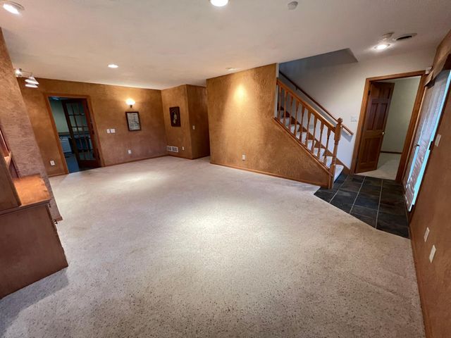 14326 Peninsula Point Drive, Savage, MN 55378