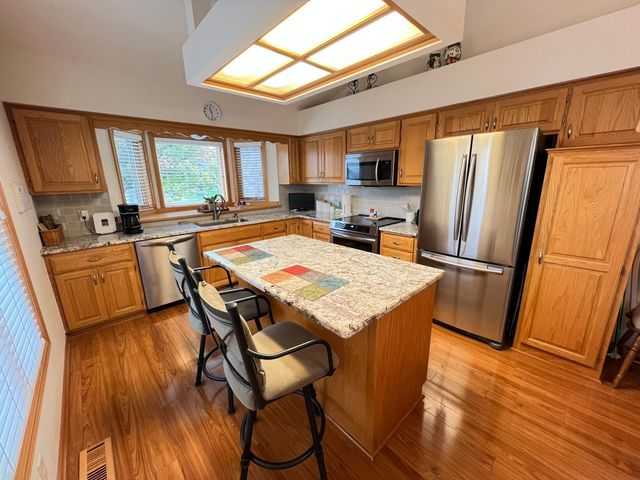 14326 Peninsula Point Drive, Savage, MN 55378