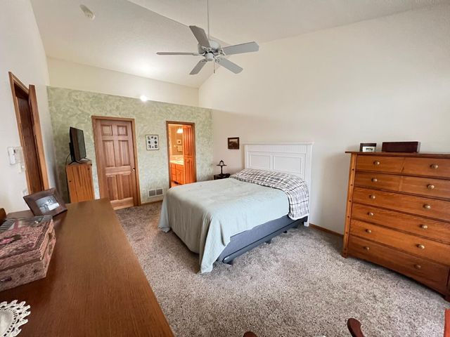 14326 Peninsula Point Drive, Savage, MN 55378