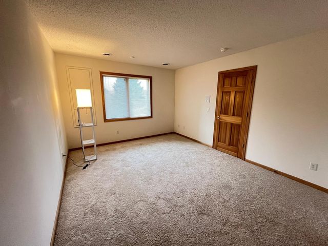 14326 Peninsula Point Drive, Savage, MN 55378