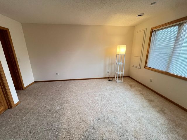 14326 Peninsula Point Drive, Savage, MN 55378