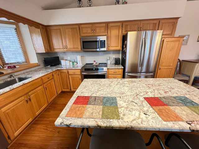 14326 Peninsula Point Drive, Savage, MN 55378