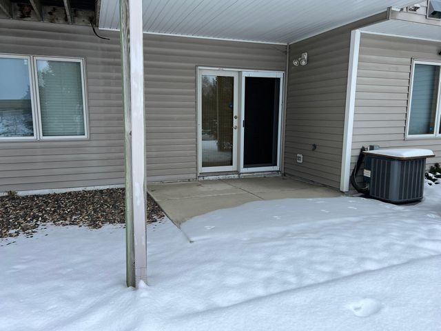 14326 Peninsula Point Drive, Savage, MN 55378