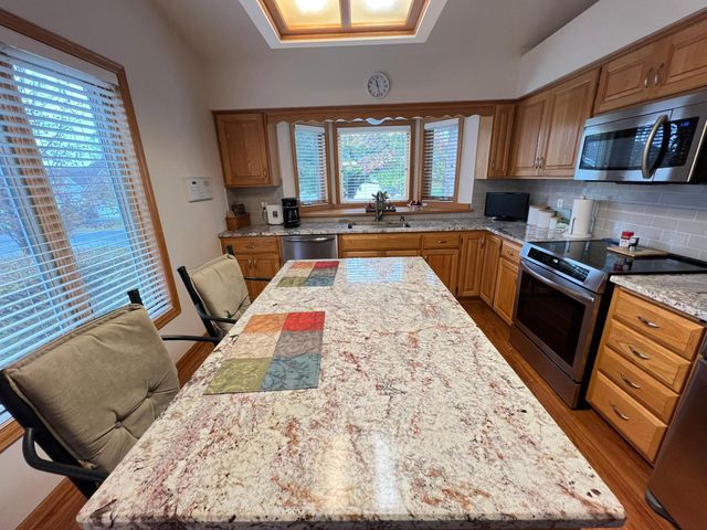 14326 Peninsula Point Drive, Savage, MN 55378