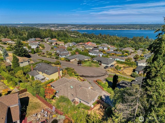 7685 Esther Place NW, Silverdale, WA 98383