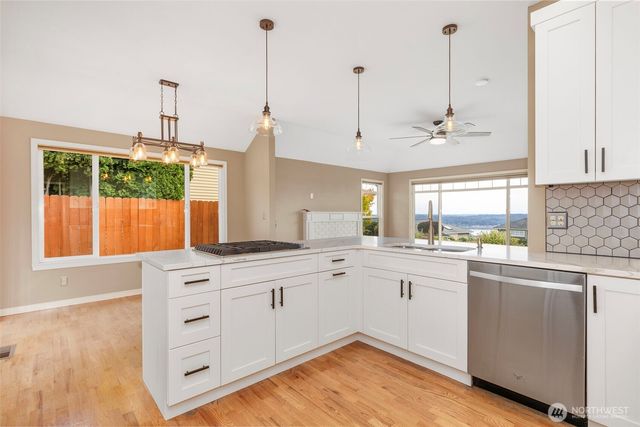 7685 Esther Place NW, Silverdale, WA 98383