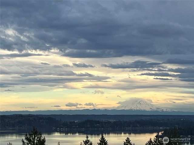 7685 Esther Place NW, Silverdale, WA 98383