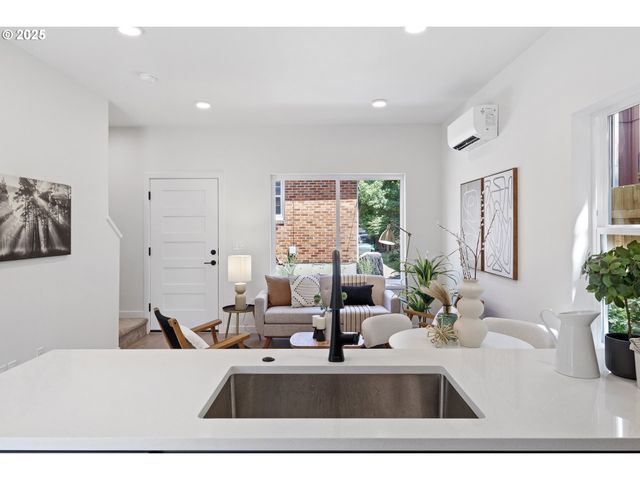 6914 N SWIFT St, Portland, OR 97203